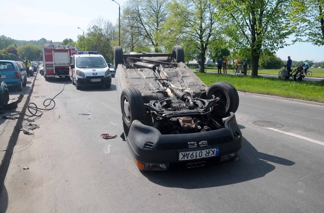 Audi dachowało na ul. Focha w Krakowie.