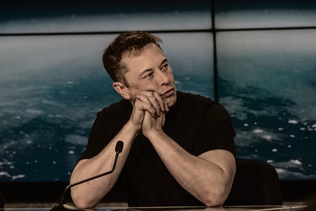 Elon Musk przyznaje prywatnie, że "mikrodawkuje" ketaminę - psychodelik stosowany m.in. do znieczulania w trakcie operacji - na depresję i przyjmuje pełne dawki na imprezach.