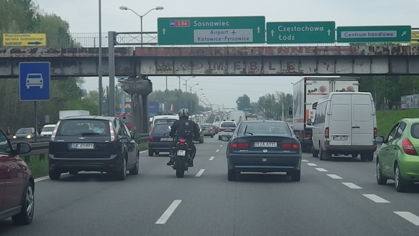 Wypadek spowodował wielkie korki na Alei Roździeńskiego w...