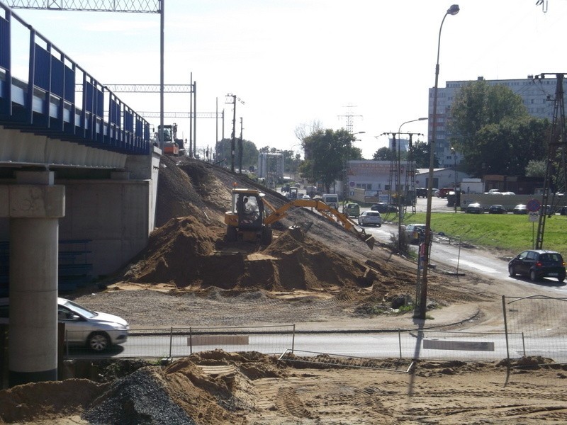 Wrocław: Rozbierają stary wiadukt na Starogroblowej (ZDJĘCIA)