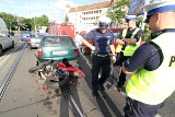 Na moście Szczytnickim zderzyły się motocykl i dwa auta, w tym radiowóz (ZDJĘCIA)