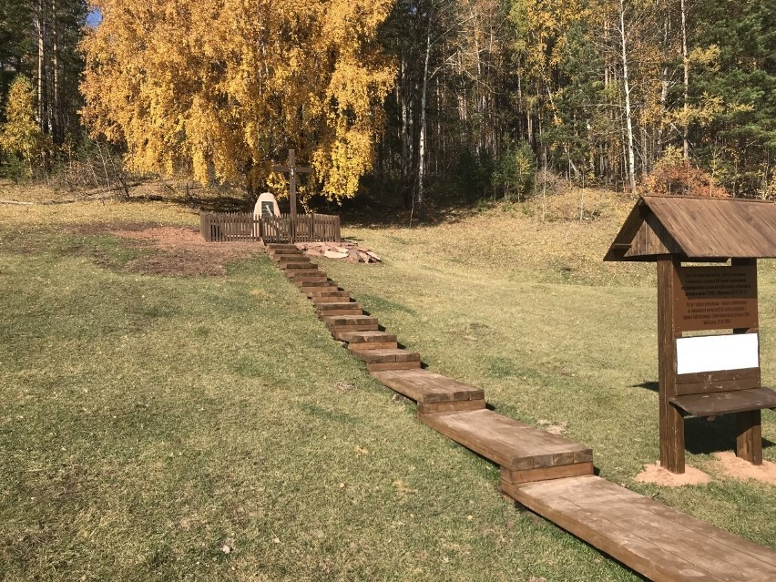 Kielecko - starachowicki pomnik stanął w Wierszynie na Syberii. Ufundował go Marek Adamczak, a tablicę wykonała firma Metal Kolor 