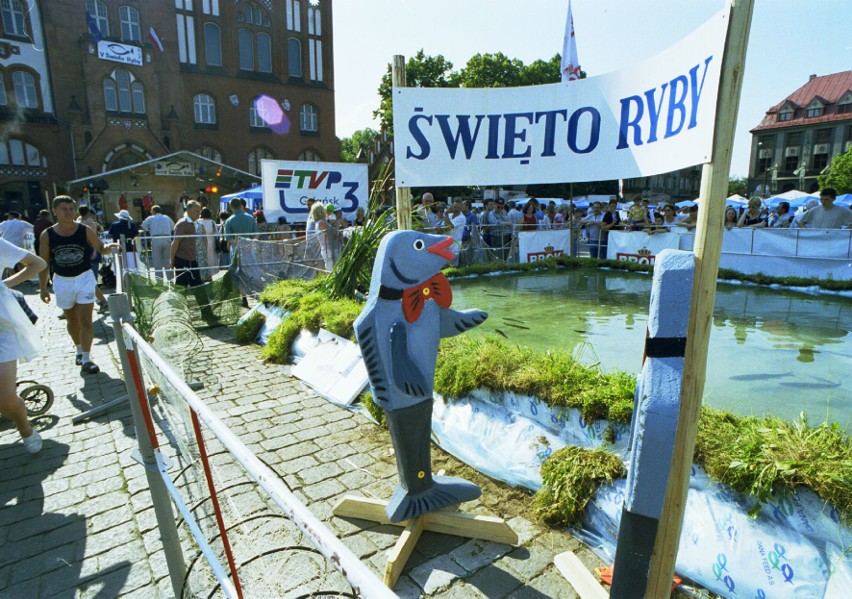 Święto Ryby na Placu Zwycięstwa w Słupsku w 2002 roku