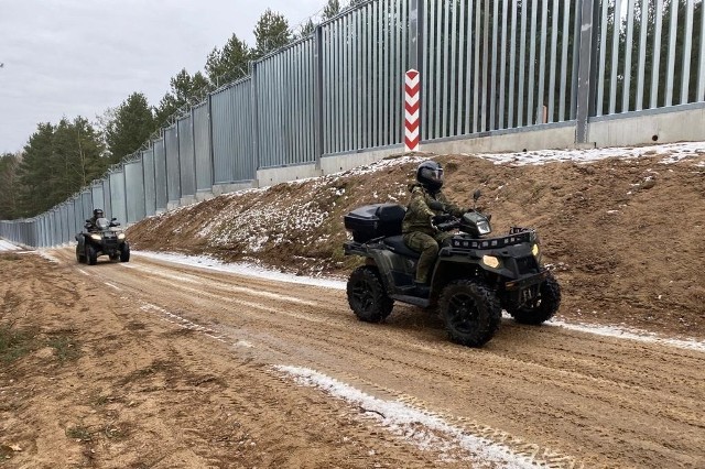 Granica Polski z Białorusią jest regularnie patrolowana. Teraz montowane są specjalne systemy na granicy z Rosją