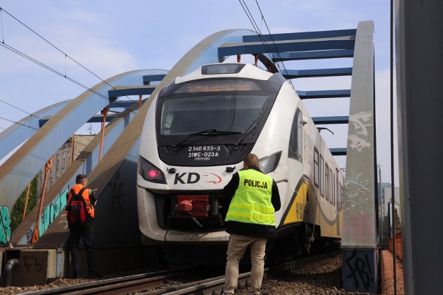 Śmiertelny wypadek na wiadukcie nad ul. Grabiszyńską we Wrocławiu 30.04.2022