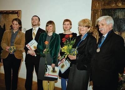 Poznańskie odznaczenia otrzymali (od lewej): Olga Jaros, Michał Dziewulski, Anna Grajewska, Agata Małodobry, Zofia Gołubiew, Franciszek Ziejka Fot. Wacław Klag