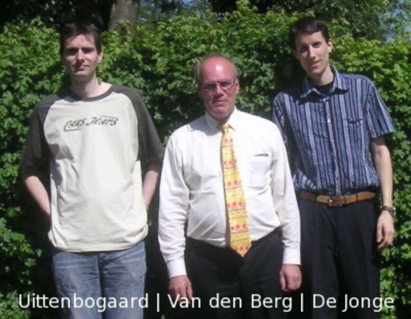 Ad van den Berg (w środku) i pozostali założyciele Partii na...