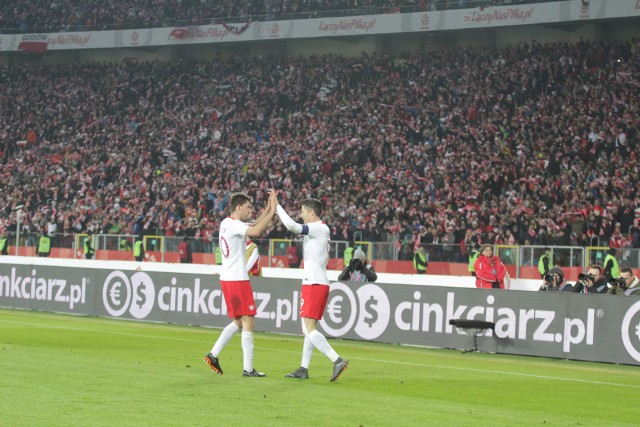 Taras Romanczuk jako pierwszy składał gratulacje Robertowi Lewandowskiemu po golu na 1:0
