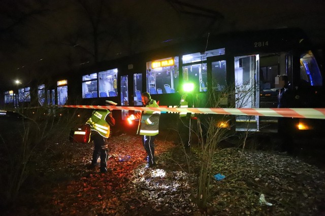 Wypadek na al. Różyckiego we Wrocławiu. Mężczyzna wpadł pod tramwaj 5.02.2024