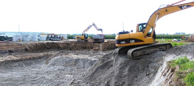 Oczyszczalnia ścieków w Podłężu powstaje z pomocą unijną. Sanitarny obiekt ma być gotowy za kilkanaście miesięcy