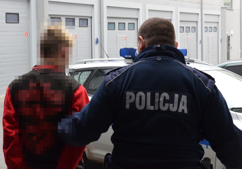 Gdańsk: Pobił 13-latka, bo nie podał mu ręki, potem ukradł mu portfel. Zatrzymany 19-latek najbliższe dwa miesiące spędzi w areszcie 