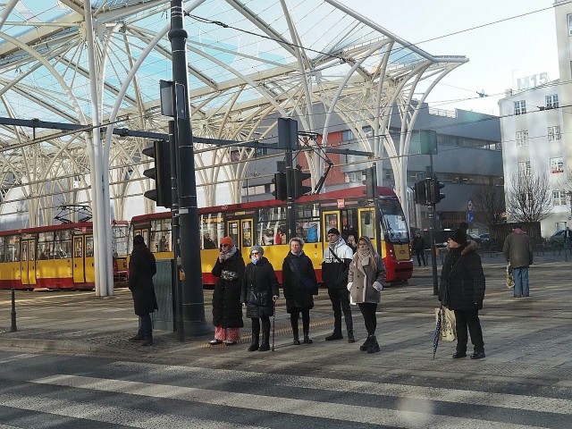 Mimo ogromnej inwestycji w trasę WZ tramwaje linii 10 na przestrzeni lat zwolniły