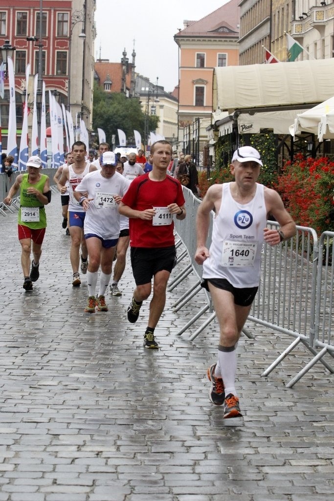 Maraton Wrocław - ZDJĘCIA - zawodnicy z numerami 1401 - 1600