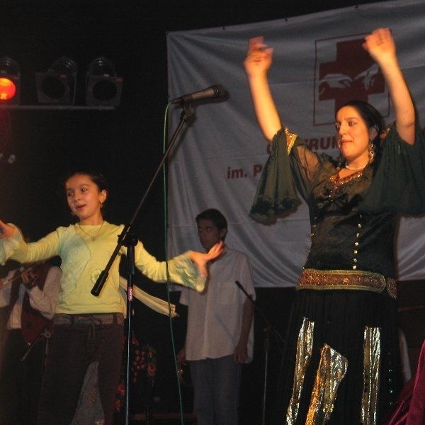 Koncert "Romy" w Tucholskim Ośrodku Kultury  prowadziło "Radio Gra". Tucholanom gorące  rytmy bardzo się podobały. Nagradzali  wykonawców burzą oklasków.