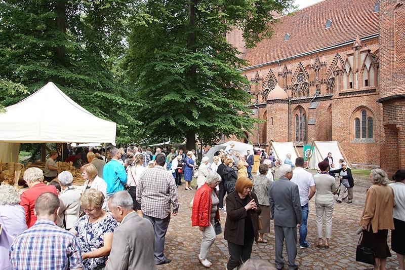  Święty Otton chrzcił pogan pod kamieńską katedrą