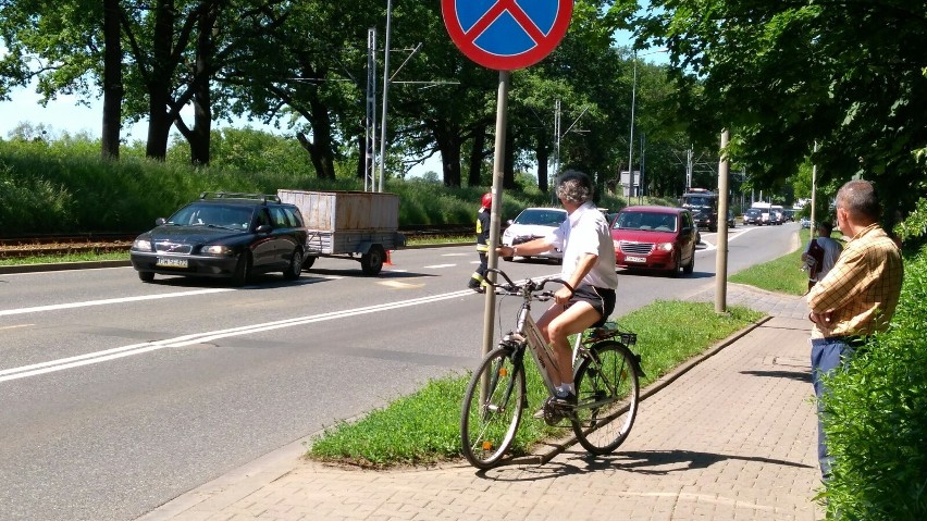 Zderzenie trzech aut na Osobowickiej. Duże utrudnienia [ZDJĘCIA]