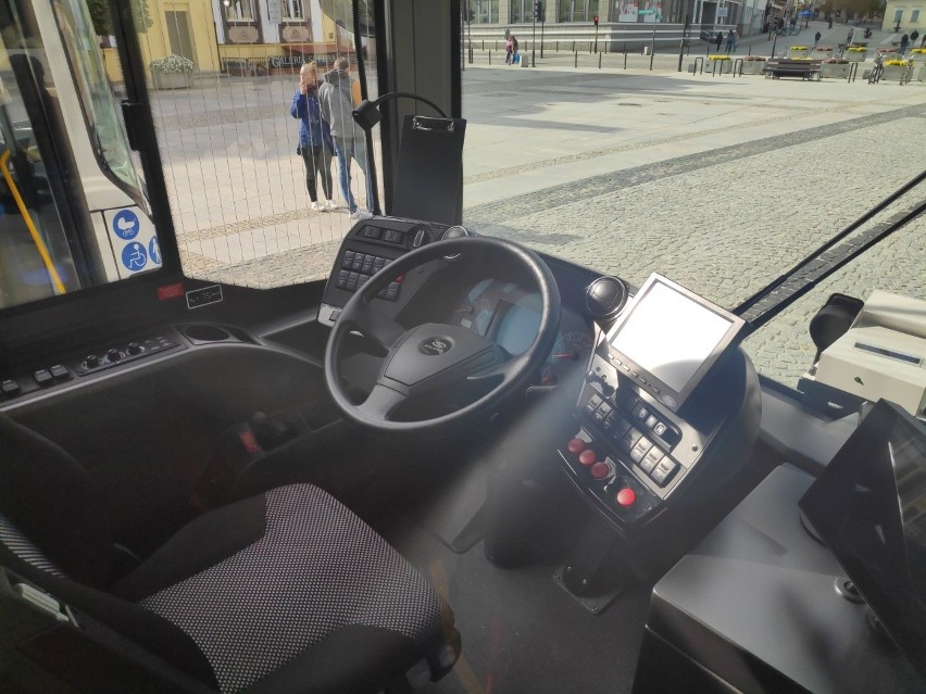 Białystok. Festyn na Rynku Kościuszki. Nowe autobusy Białostockiej Komunikacji Miejskiej były dostępne dla zwiedzających [ZDJĘCIA]
