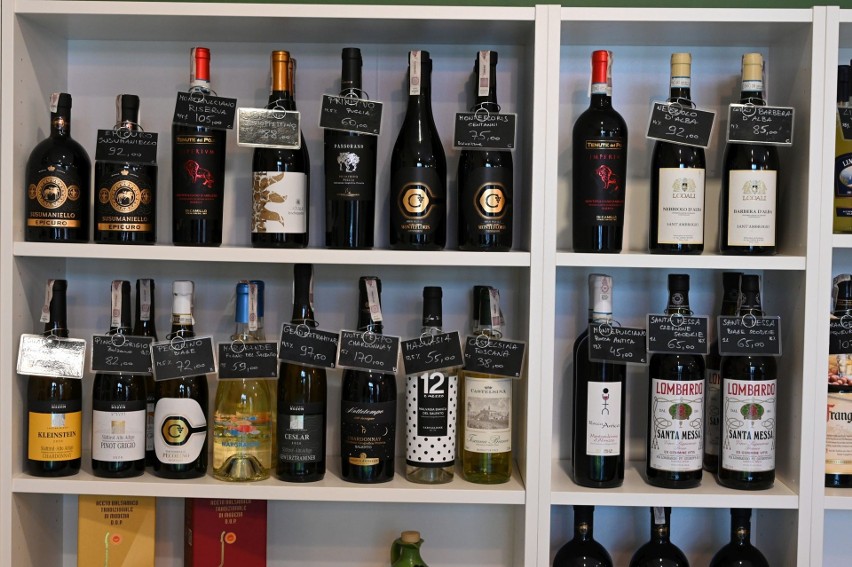 Pyszne wino, ekskluzywne sery i prawdziwa oliwa. W Kielcach działają włoskie delikatesy Del Favero. Zobacz, co można kupić - zdjęcia i film