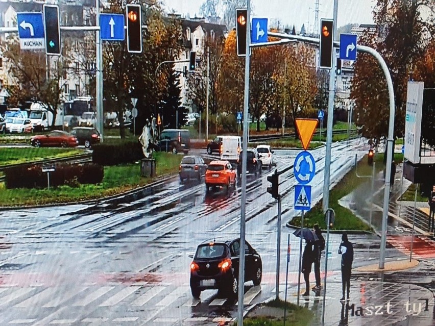 Policja wystawia mandaty na rondzie Grunwaldzkim w Bydgoszczy