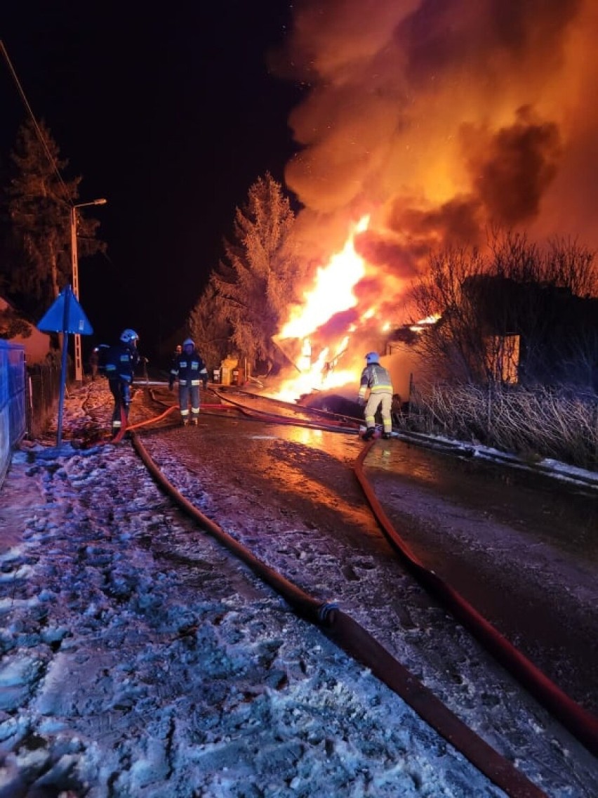 Rodzina pogorzelców z Konarzyn straciła w pożarze dom i cały dobytek. Potrzebują pomocy