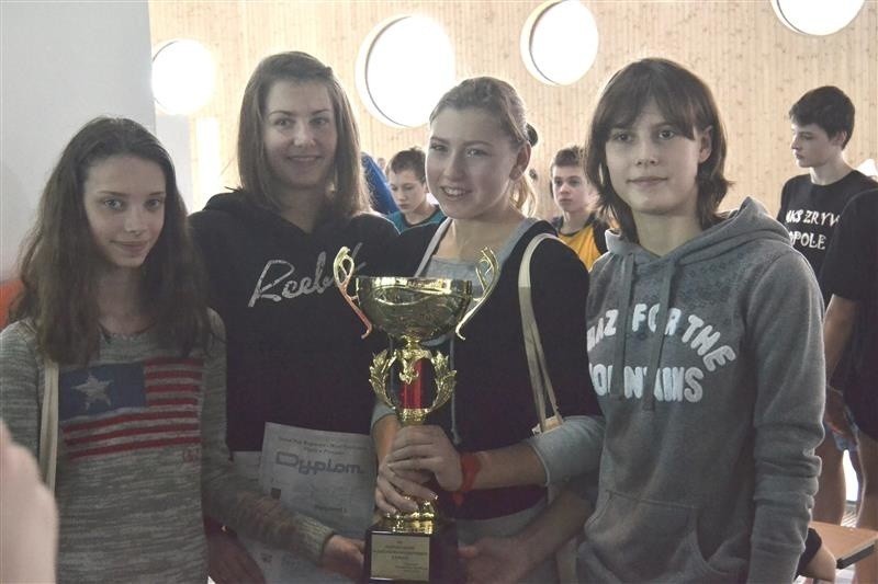 Młodzi zawodnicy rywalizowali na nowym basenie w Opolu.