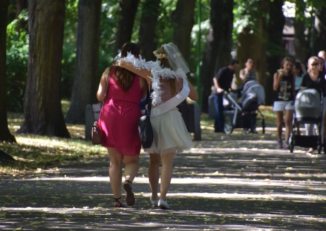 Korzystając z pięknej pogody, białostoczanie tłumnie ruszyli do centrum. Mieszkańcy spacerowali po Plantach i Rynku Kościuszki.