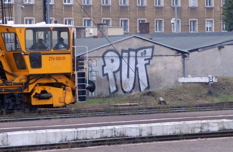 Nie ma siły na "artystów". Graffiti szpeci bydgoskie dworce