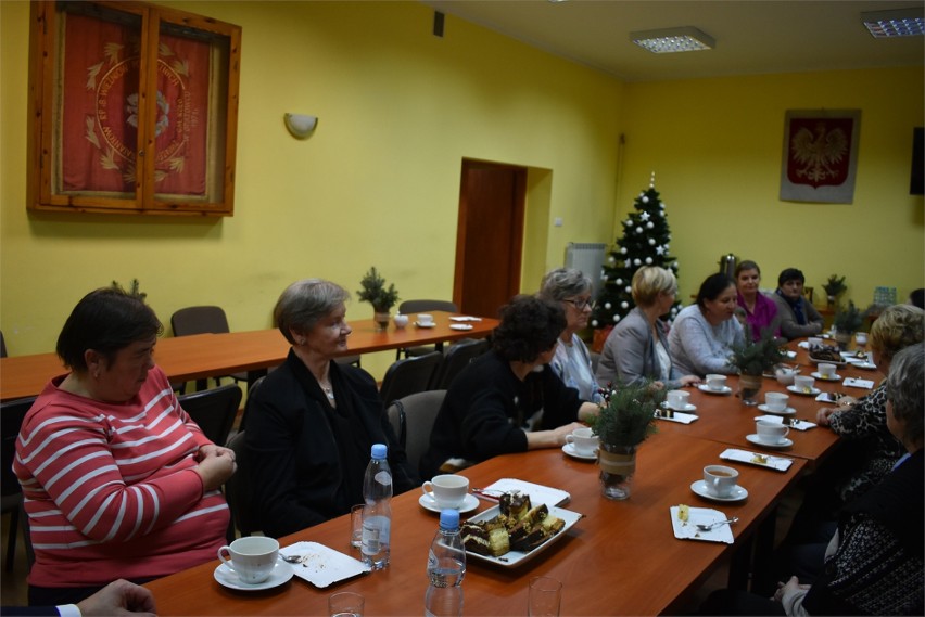 Dyskusyjny Klub Książki w Opatowcu i koła gospodyń wiejskiej na spotkaniu w domu kultury. O czym rozmawiano? [ZDJĘCIA] 
