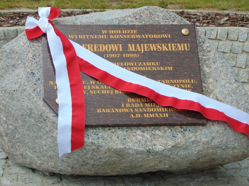 W Baranowie Sandomierskim odsłonięto obelisk upamiętniający Alfreda Majewskiego, odnowiciela zamku