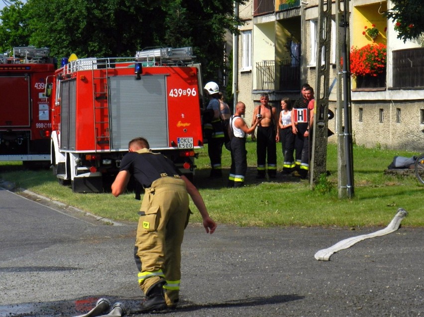 Pożar zboża na polu w Lasowicach Wielkich