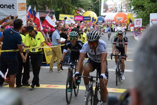 Trzeci etap Tour de Pologne z Jaworzna do Szczyrku wygrał Dylan Teuns (BMC). Rafał Majka (Bora-hansgrohe) był trzeci, a tuż przed nim metę przejechał jego klubowy kolega Peter Sagan, który został nowym liderem wyścigu.