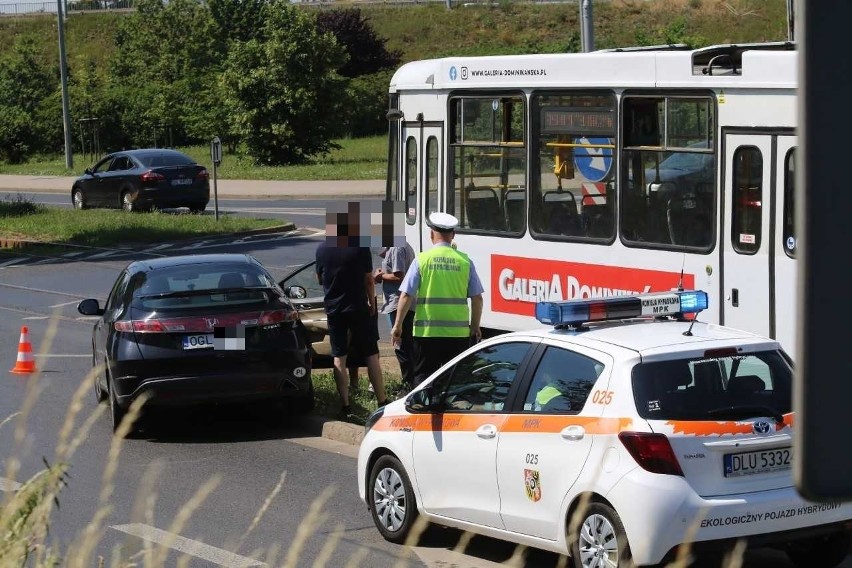 Wrocław: Wypadek tramwaju na Osobowickiej [OBJAZDY]