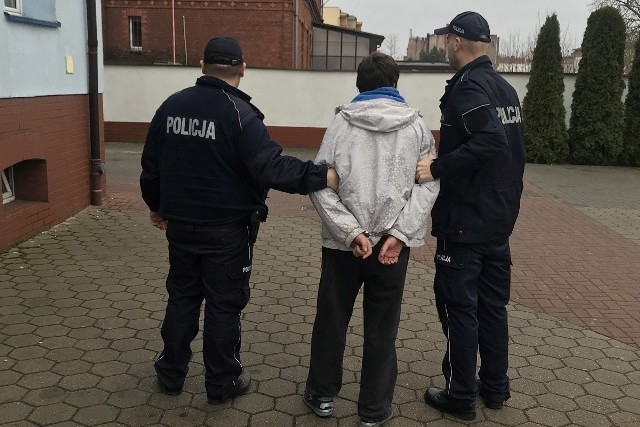 25-latkowi za włamanie do sklepu i kradzież alkoholu grozi do 10 lat więzienia.