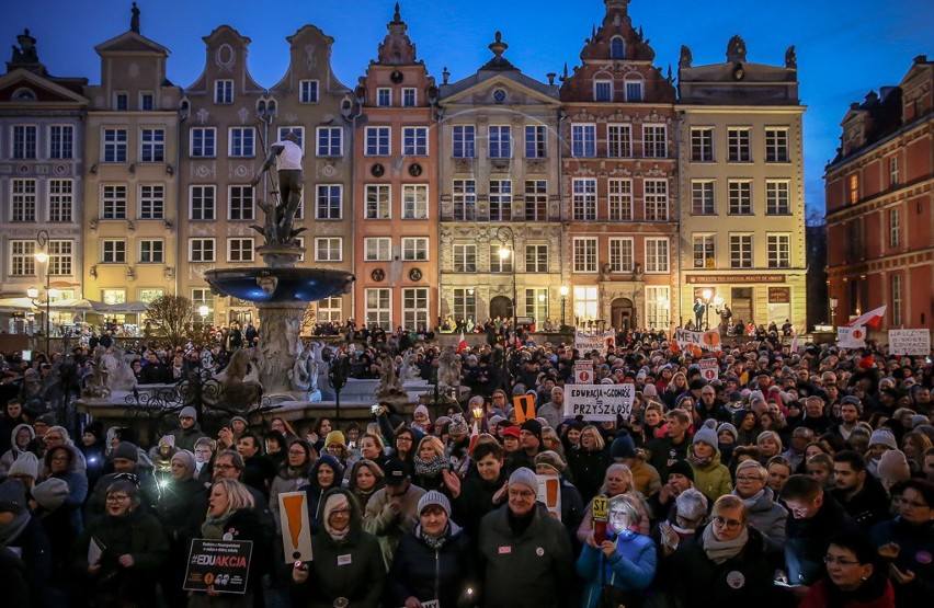 Strajk nauczycieli 2019. „Polonez z wykrzyknikiem” w Gdańsku...