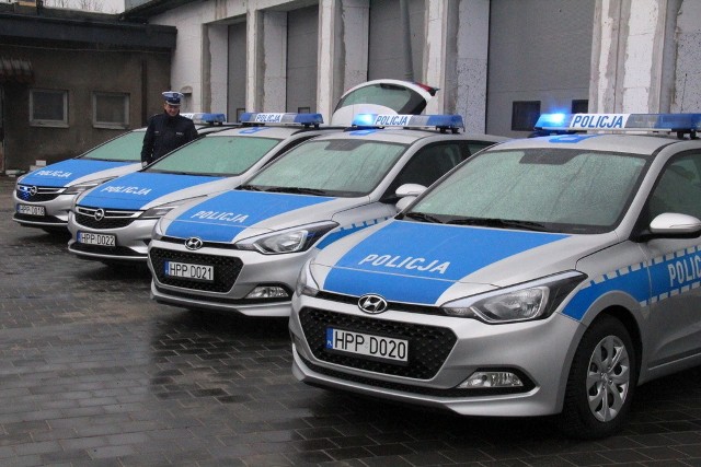 Policjanci z Dąbrowy Górniczej mają 4 nowe radiowozy