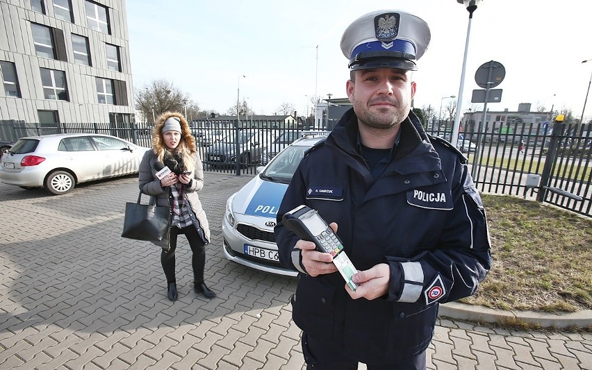 Mandat zapłacisz teraz kartą. Policja ma terminale płatnicze