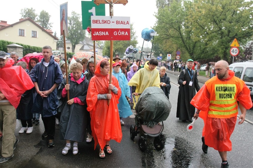 Wyruszyła 25. Piesza Pielgrzymka Diecezji Bielsko-Żywieckiej na Jasną Górę 2016 [ZDJĘCIA]