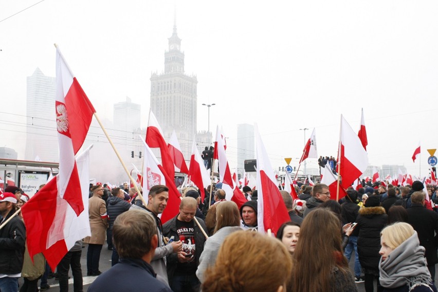 Marsz Niepodległości 2018 [ZDJĘCIA] FOTORELACJA 11.11 Warszawa Prezydencki Biało-Czerwony Marsz 100-lecia Niepodległości "Dla Ciebie Polsko"