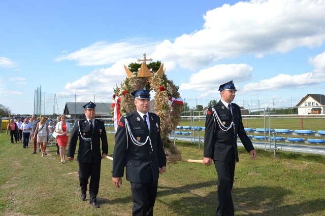 W Borzytuchomiu odbyły się dożynki. Organizatorzy uroczystości zadbali tego dnia o rozmaite atrakcje dla mieszkańców i gości. Zgodnie ze zwyczajem starosta i starościna dożynek przekazali chleb wypiekany ze zbóż zebranych w czasie tegorocznych żniw.