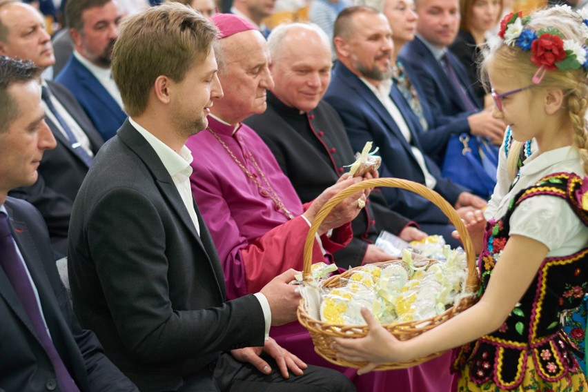 Boguty-Pianki. Szkoła podstawowa otrzymała nowy sztandar