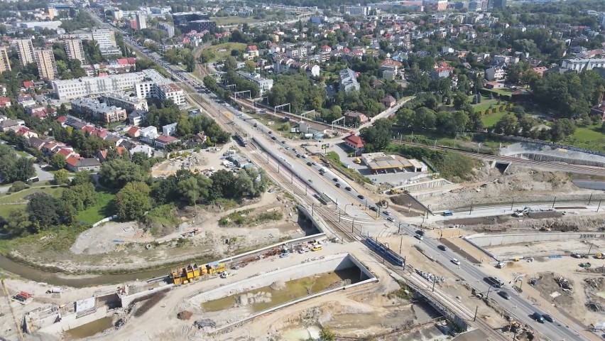 Kraków. Linia wzdłuż Trasy Łagiewnickiej już prawie gotowa, ale tramwaje pojadą nią najwcześniej za 9 miesięcy [ZDJĘCIA]