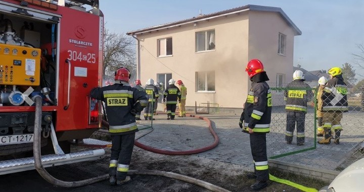 Żona i mąż chcieli sami ugasić pożar. Pech chciał, że akurat...