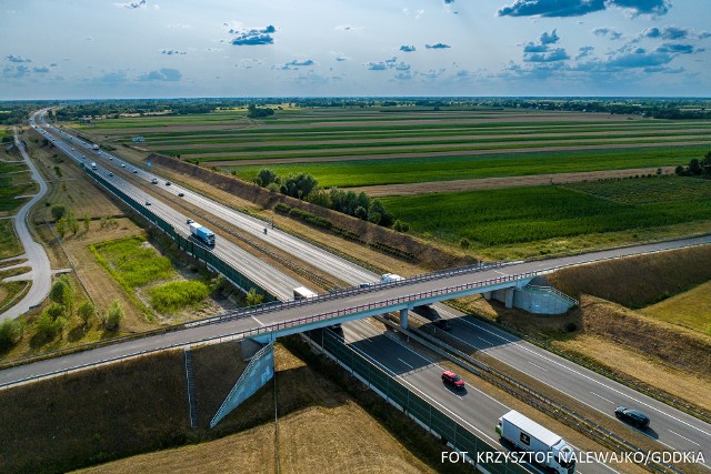 Według GDDKiA, rozbudowa autostrady A2 między Łodzią i Warszawą będzie jednym z najtrudniejszych i najbardziej skomplikowanych zadań, bo wszystkie prace budowlane będą prowadzone przy odbywającym się ruchu pojazdów.