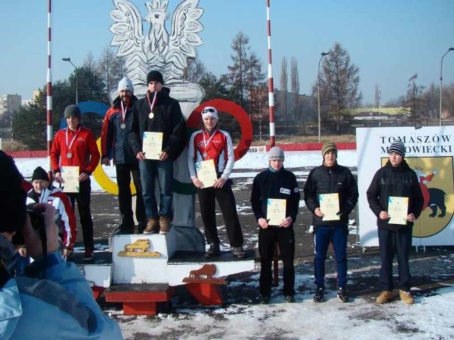 Zawodnicy Górnika Sanok na podium.