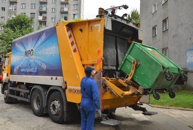 Co najmniej do połowy przyszłego roku nie zmienią się opłaty za wywóz śmieci.