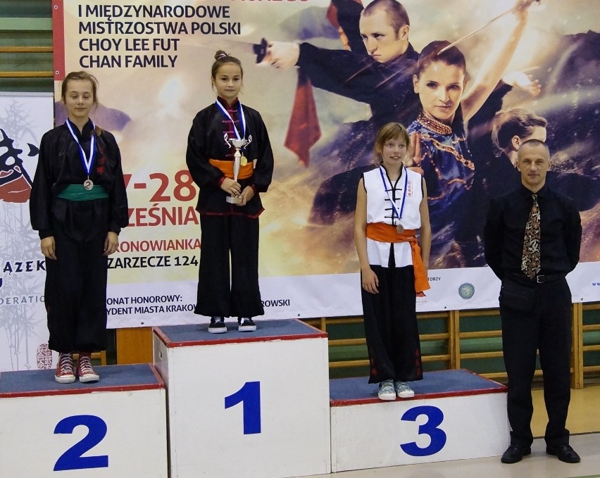 Od lewej: Karolina Mathias, Wiktoria Dębosz, Oliwia...
