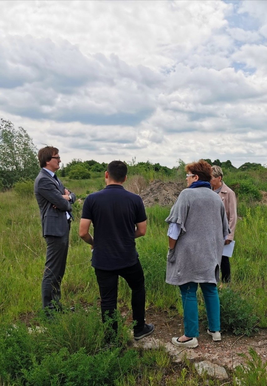 Na terenie po Cukrowni Pelplin powstaną “zielone płuca” miasta. Projekt otrzymał dofinansowanie unijne [zdjęcia]