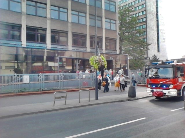 Straż pożarna w ZUS przy Zamenhofa. Budynek został ewakuowany [ZDJĘCIA]