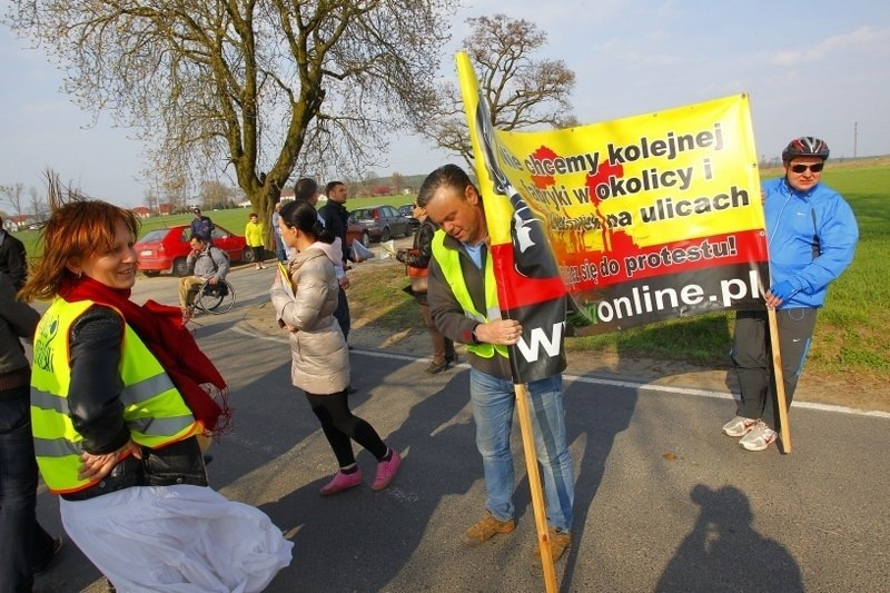 Kicin: Protest mieszkańców. Nie chcą fabryki Brosa koło swoich domów [ZDJĘCIA]