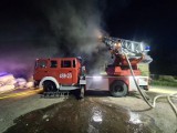 Gigantyczny pożar pod Łodzią. Całą noc strażacy gasili halę magazynową